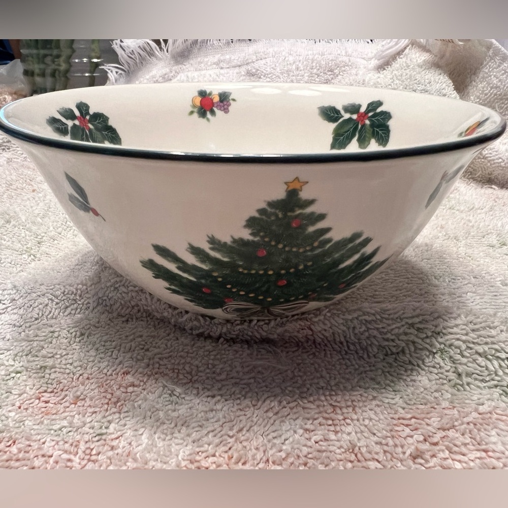 Mikasa Heritage Christmas Story Bowl Candy & Nut Dish